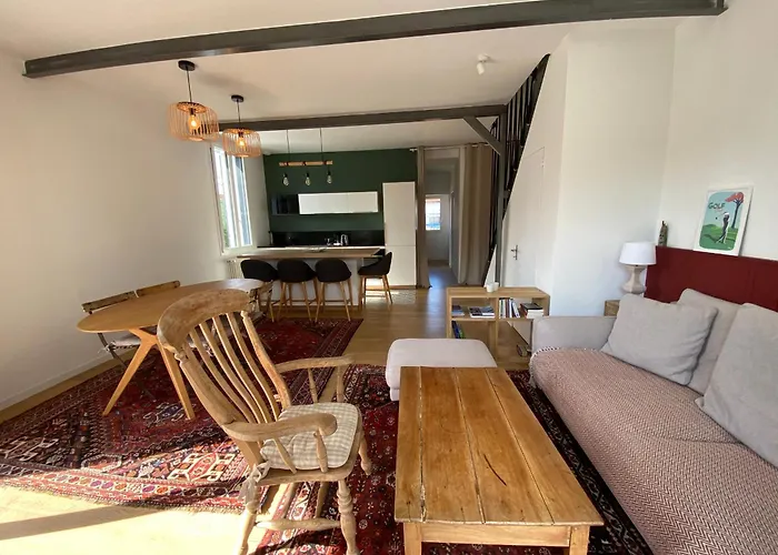 Appartement Duplex T3 Rénové Avec Balcon, Près De La - Fr-1-374-239 *